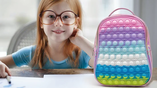 Novo design arco-íris de silicone para aliviar o estresse mochila escolar mini mochila com zíper para meninas